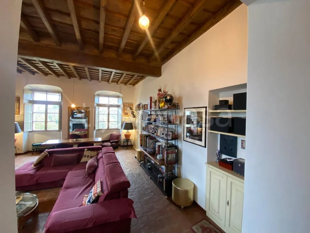 Living Room - Rustic Villa-Style Apartment with Garden in Moncalieri