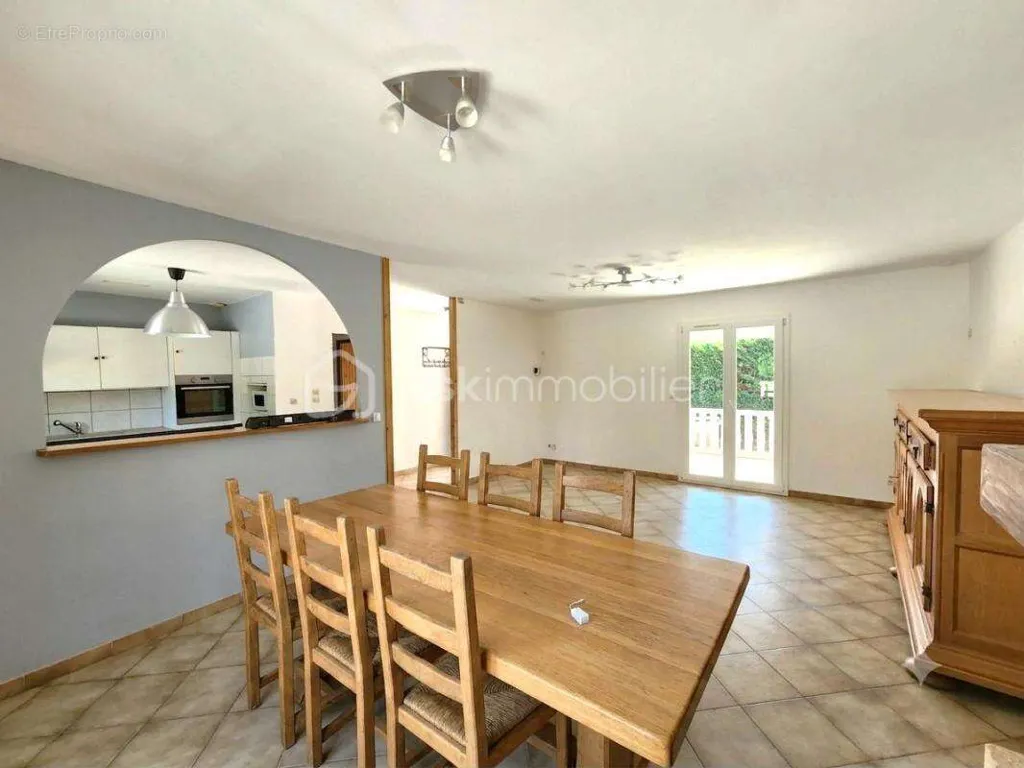 Söögituba - Property with Pool and Garage in Tourbes