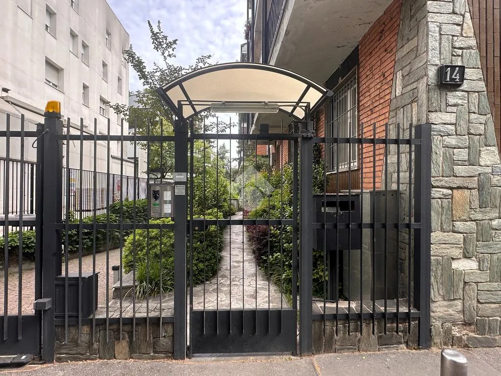 Välivaade - Fully Furnished Studio with Balcony in Milan