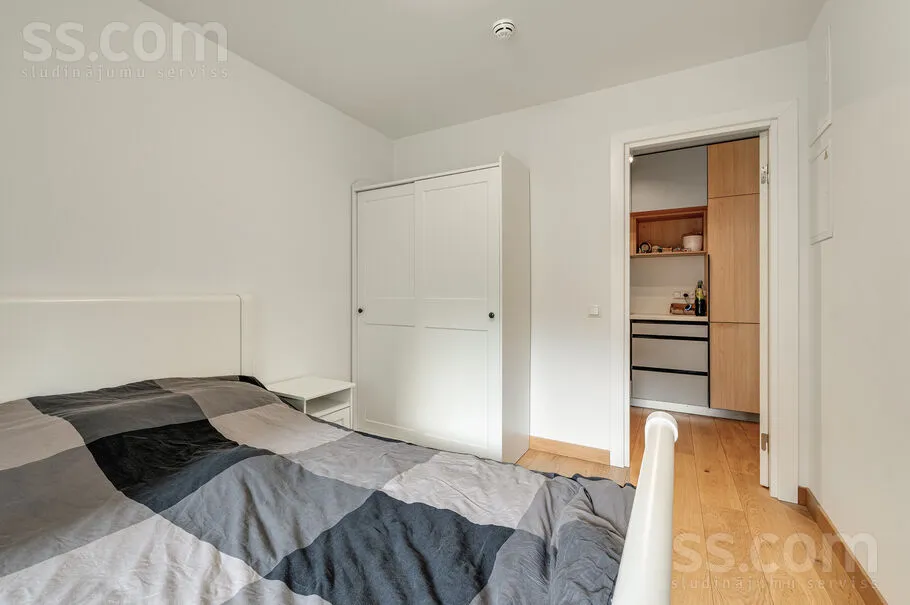 Magamistoad - Compact 3-Bedroom Apartment with Terrace in Dzintari