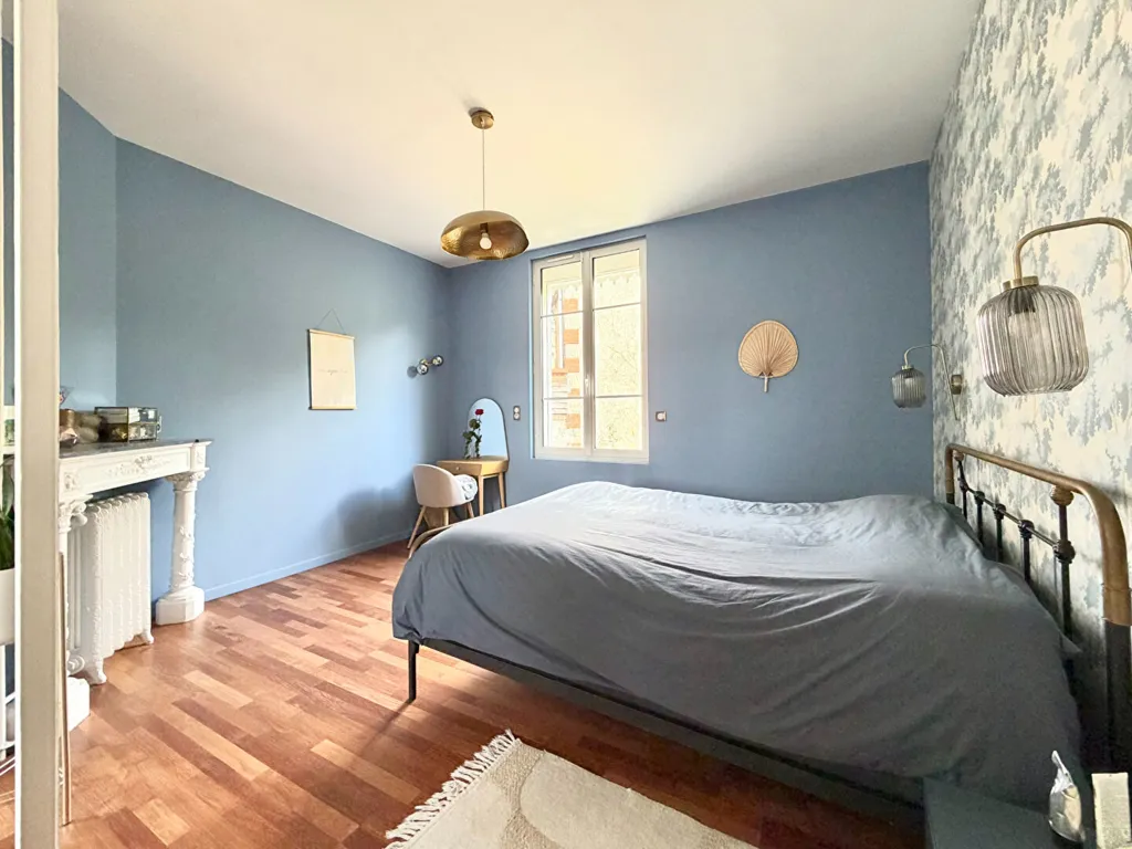 Magamistoad - Eiffel-Style House with Pool in Prestigious Area