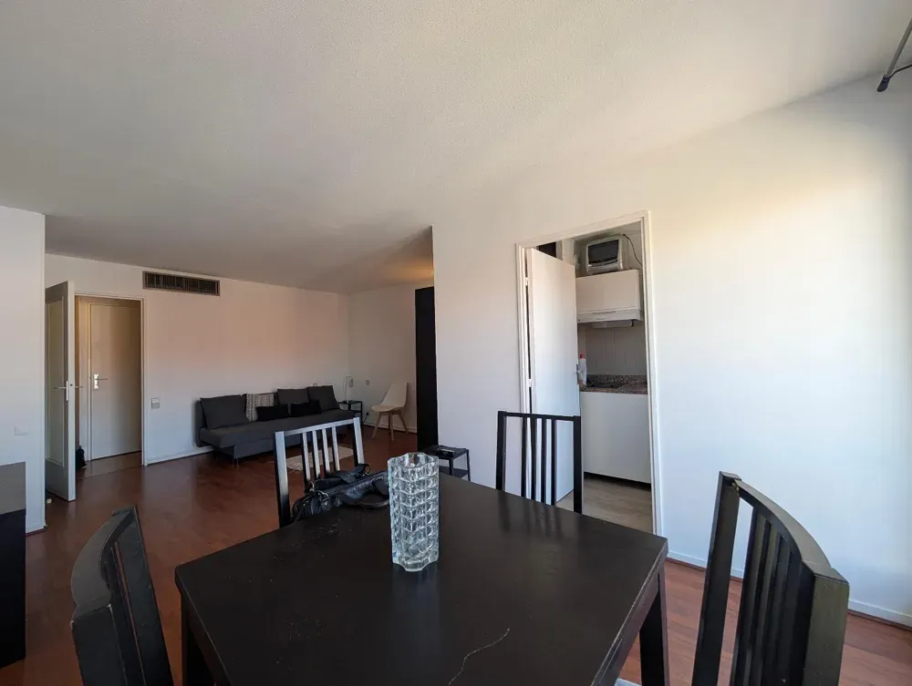 Salle à manger - Appartement Meublé avec Balcon à Saint-Aubin