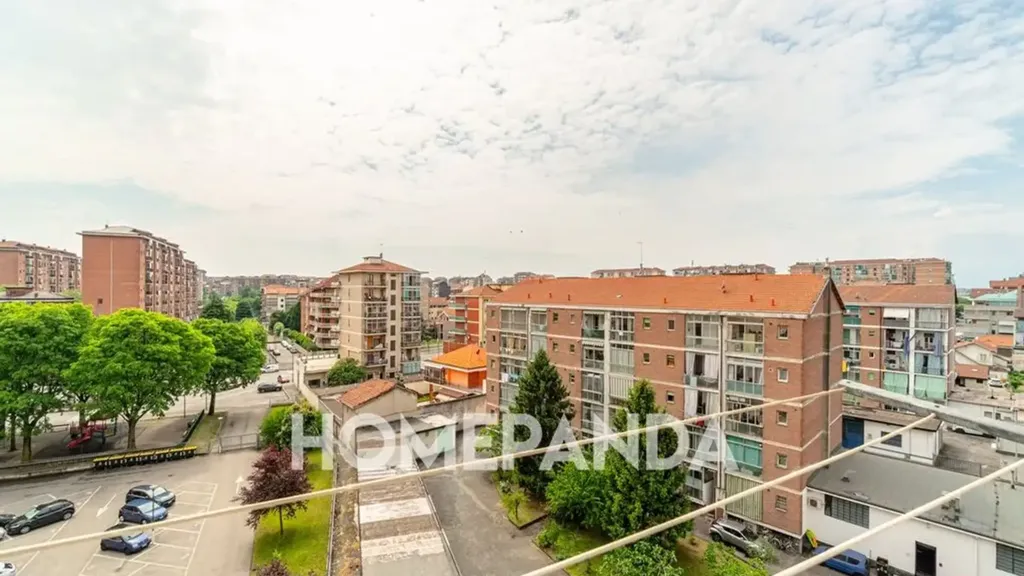 Rõdu - Apartment with Dual Balconies in Turin