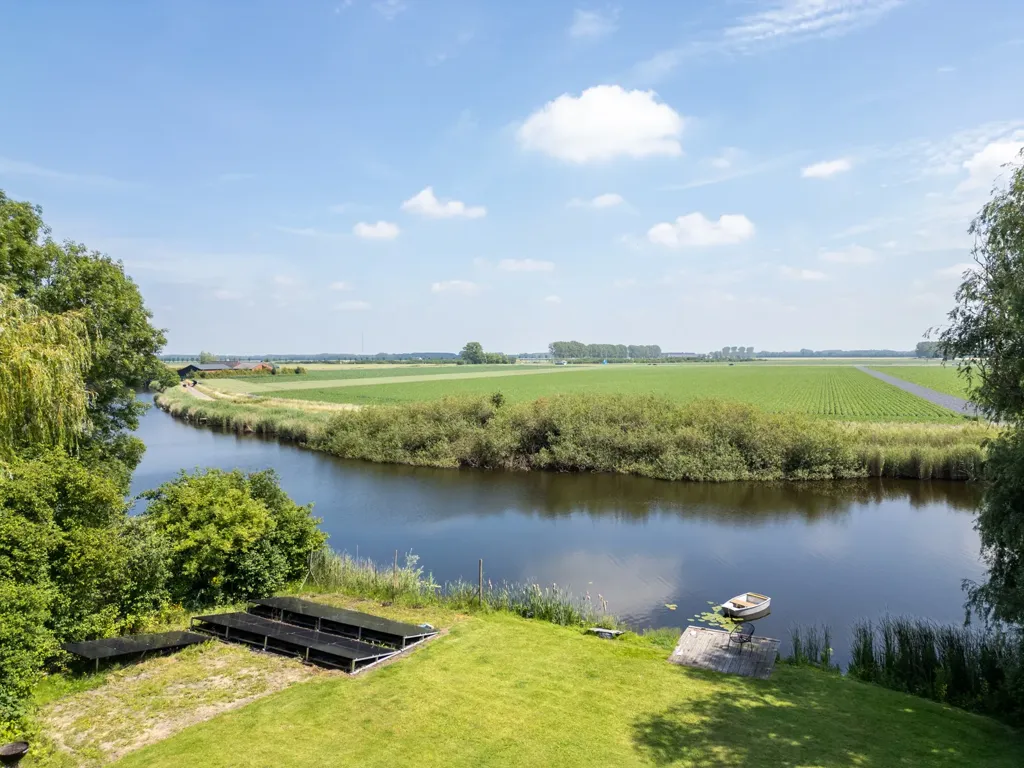 Aed - Spacious Detached House with River View in Westdorpe