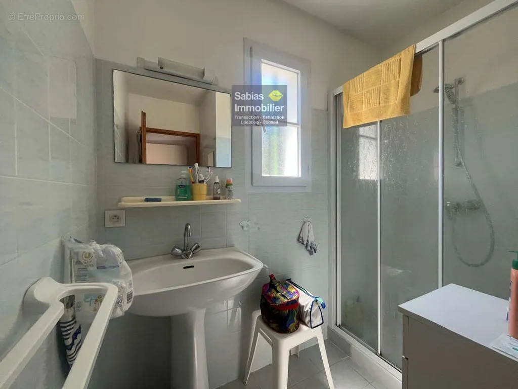 Salles de bain - Maison Luxueuse avec Jardin à L'Île-d'Yeu