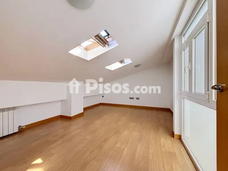 Pièces - Duplex with Balcony Views in Tudela