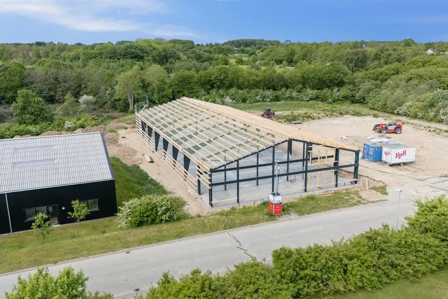 Õhuvaade - High-Ceilinged Warehouse with Office in Hasselager