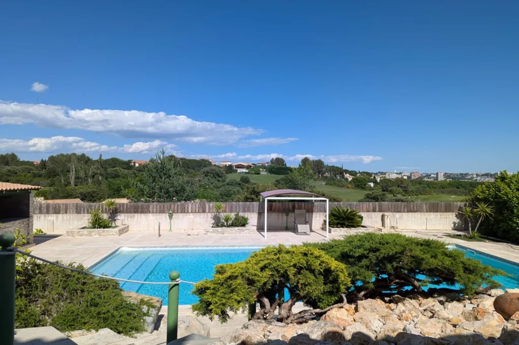 Piscine - Maison avec Vue Golf à Juvignac