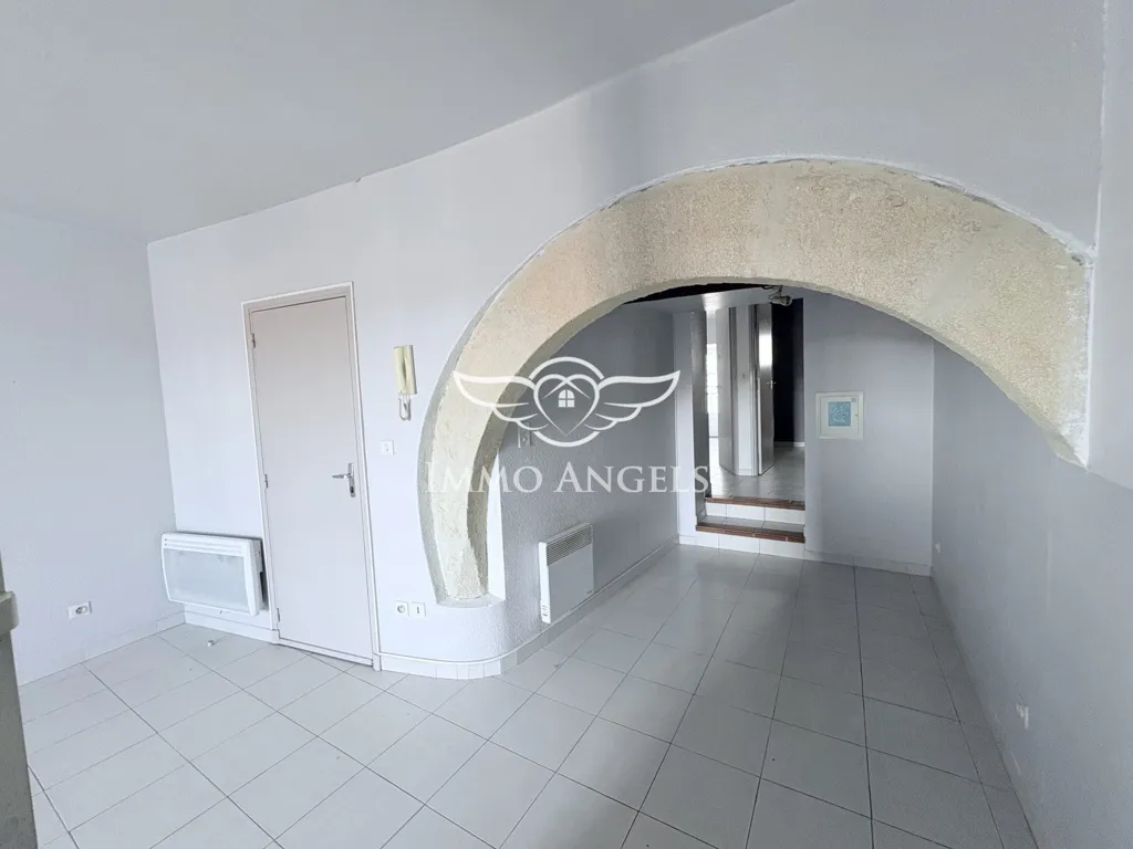 Garage - Appartement T3 avec Balcon au Cœur de Calvisson