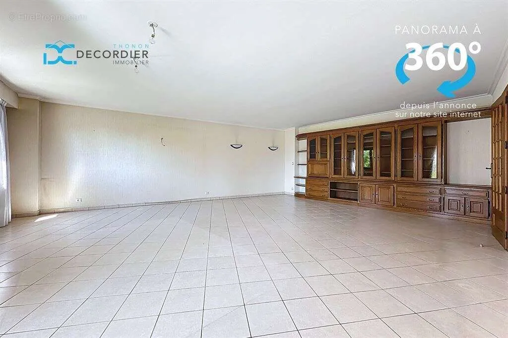 Séjour - Appartement Traversant avec Vue Lac à Thonon-les-Bains