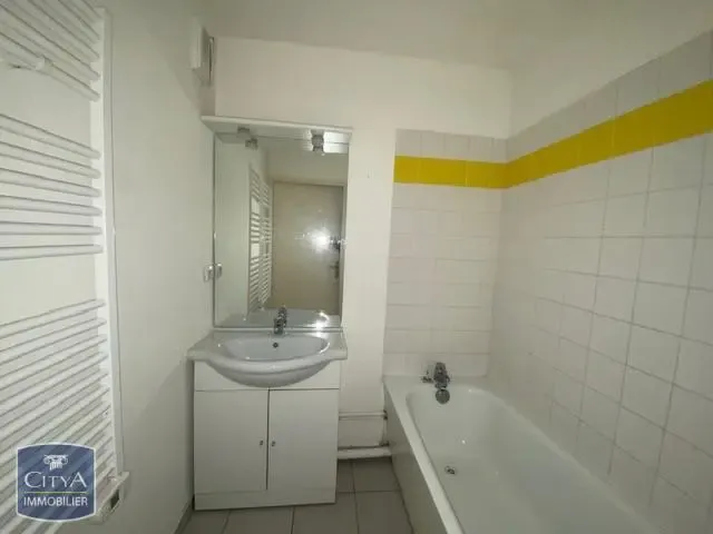 Salles de bain - Appartement 3 Pièces avec Ascenseur à Saint-Avold