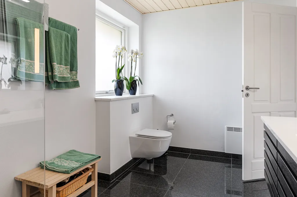 Bagni - Villa with Garden in Jyllinge