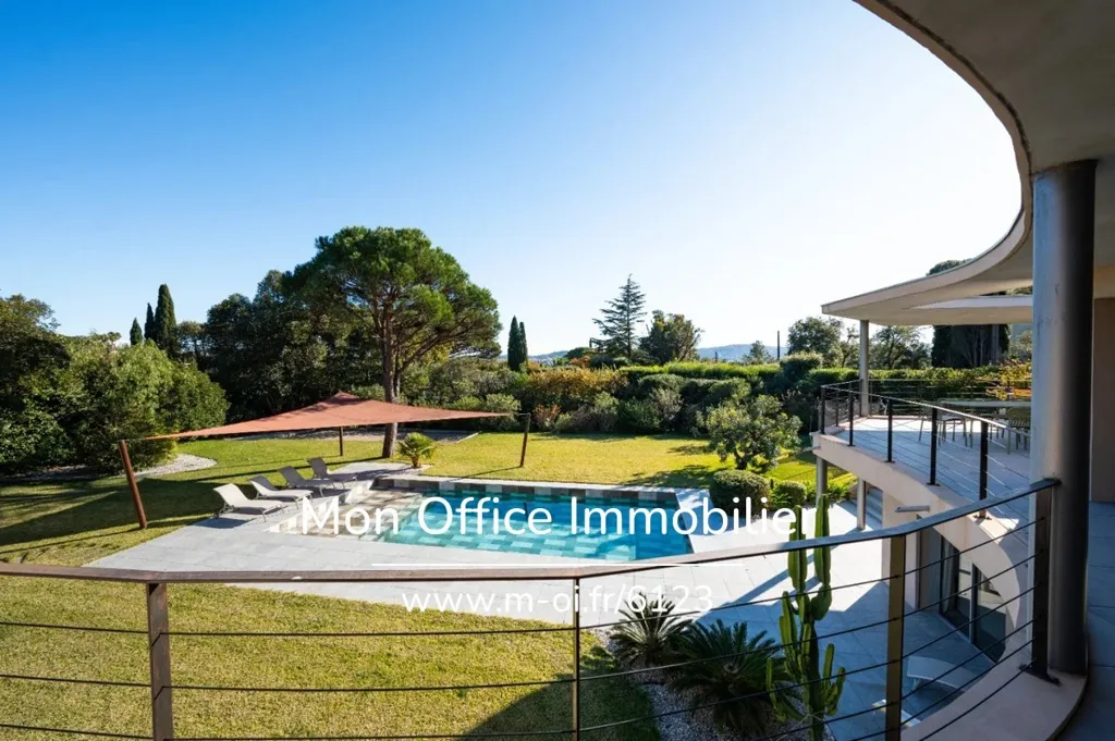 Piscina - Architectural House with Sea View in Grimaud