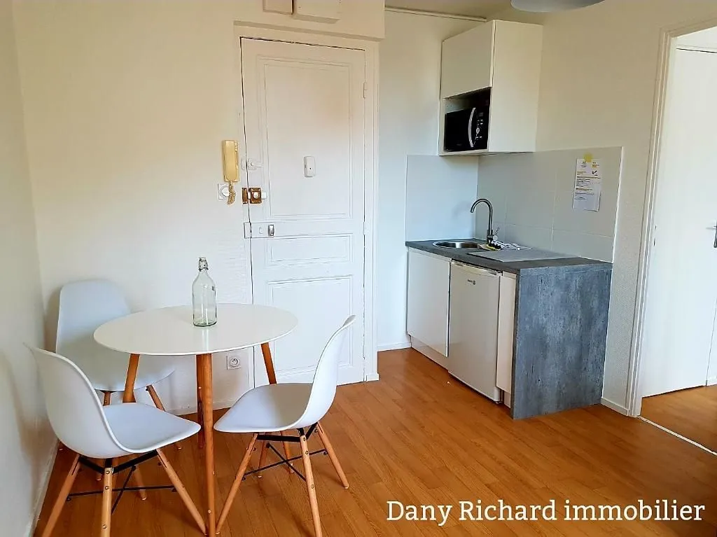 Köök - 1Bis Apartment with West View in Rennes Centre
