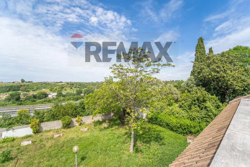 Aed - Villa with Panoramic View in Rome
