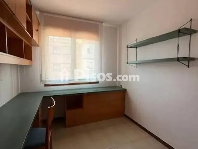 Kabinet - Semi-Renovated Semi-Detached House in Barbastro