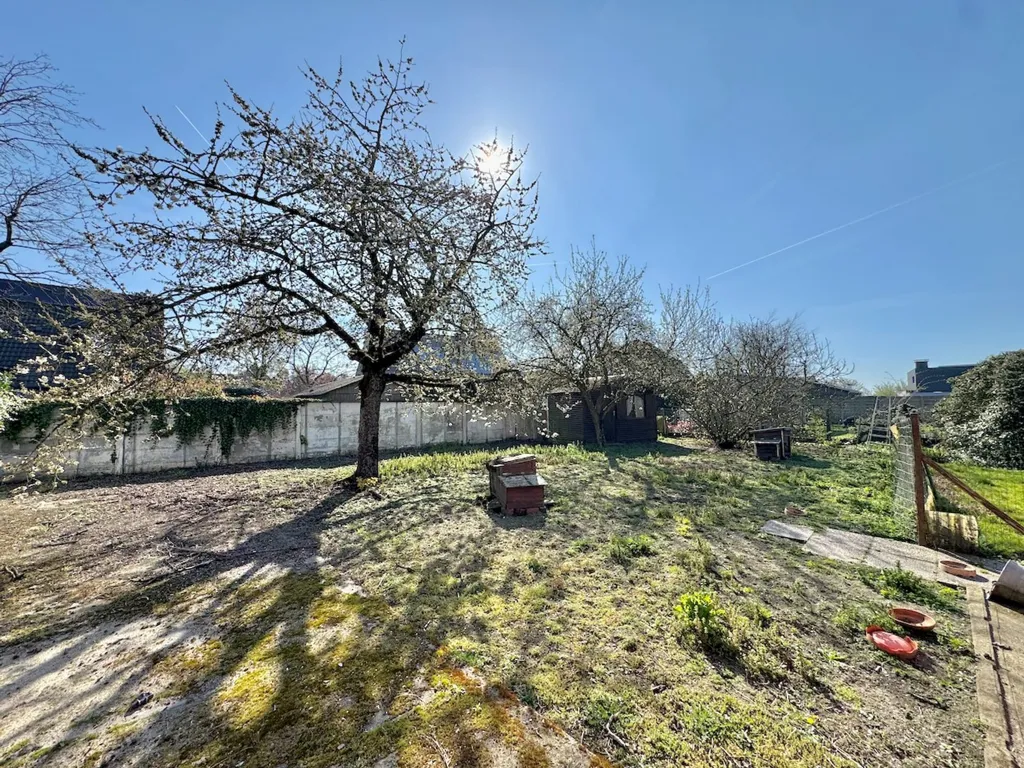 Aed - Bungalow with Large Garage in Ertvelde