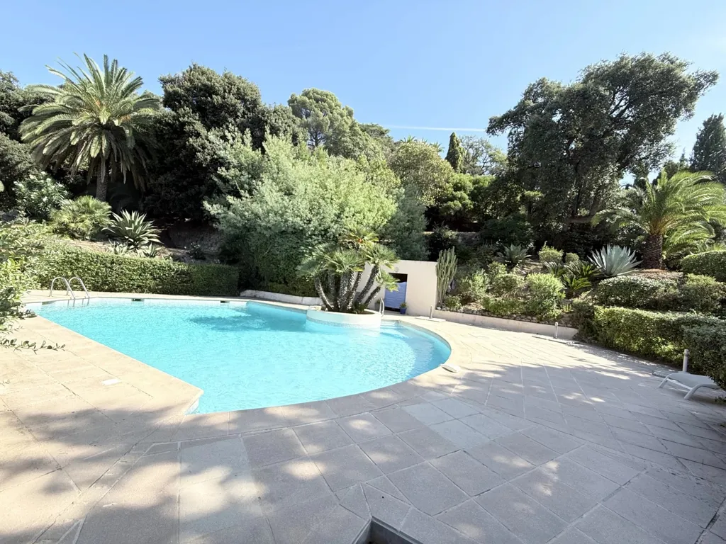 Piscine - Appartement Panoramique Vue Mer sur le Dernier Étage à Cannes
