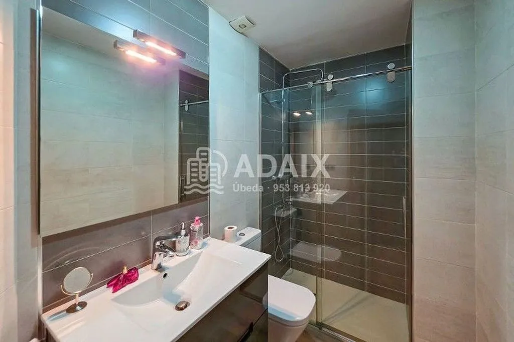 Bathrooms - Chalet with Pool in Baeza, Jaén