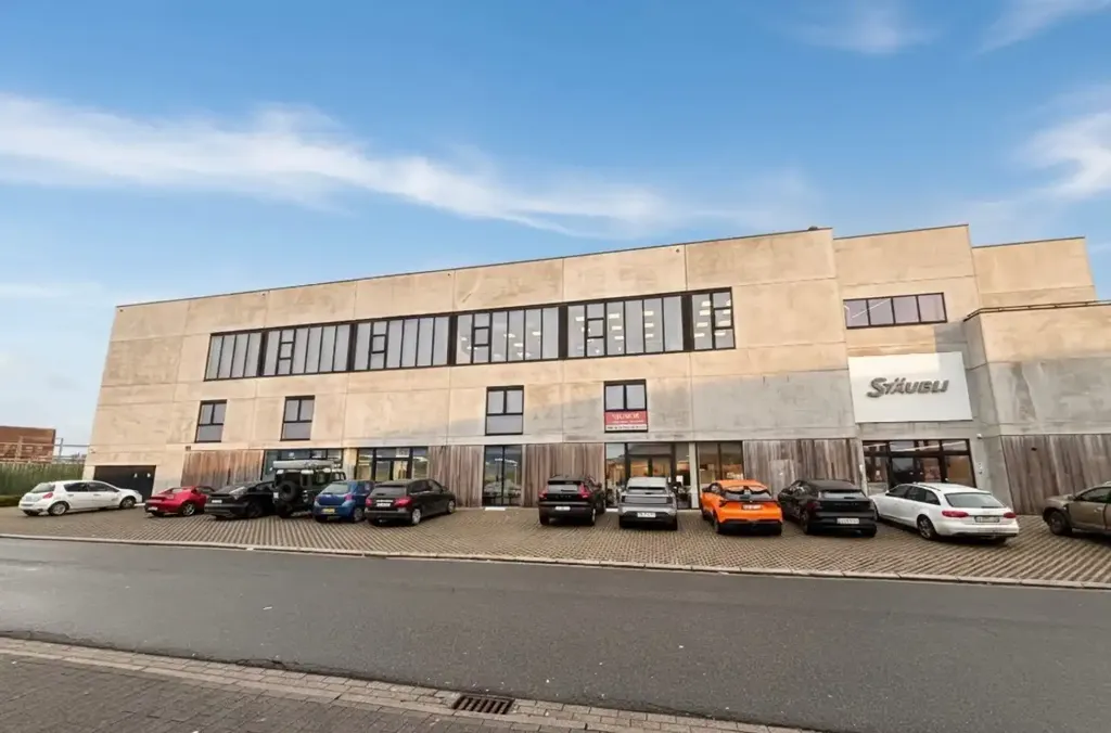 Esterno - Office for Rent with Cafeteria Access in Kortrijk