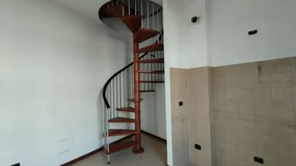 Pièces - Rented Duplex with Central Heating in Rho