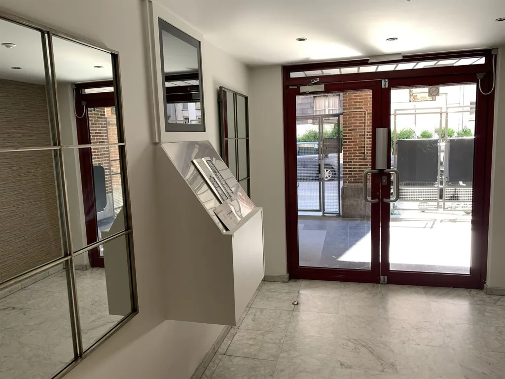 Ingresso - Duplex with High Ceilings near Squares District