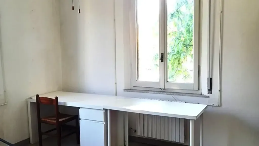 Bureau - Trilocale with Balcony in Parma