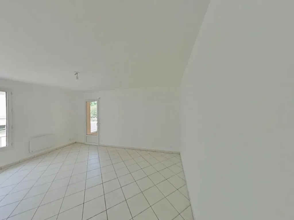 Pièces - Appartement avec Garage au Centre-ville de Montmorillon