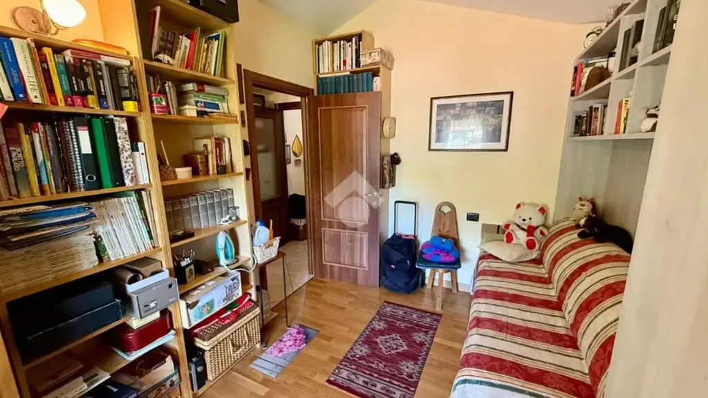 Kabinet - Apartment with Balcony in A Quart
