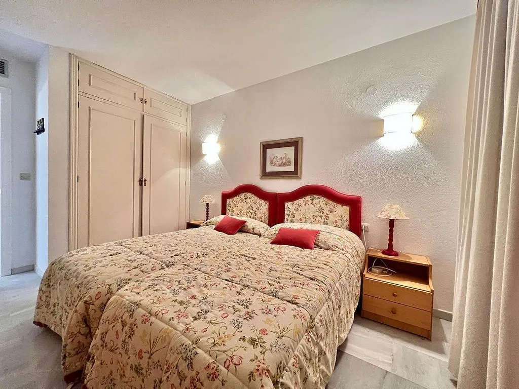 Chambres - Semi-detached House with Pool on National Road