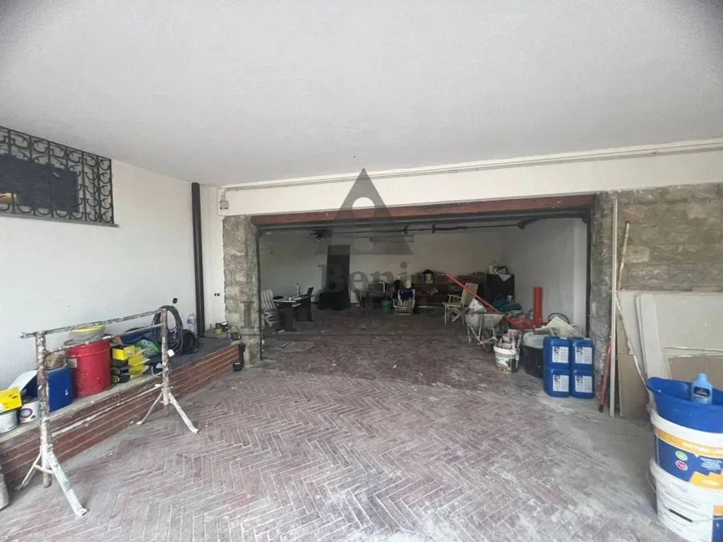 Garage - Luxury Villa with Pool in Palermo