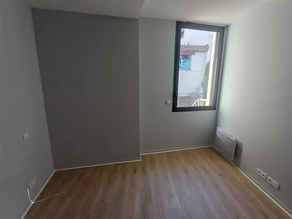 Rooms - City Centre Flat with Parking in Cadours