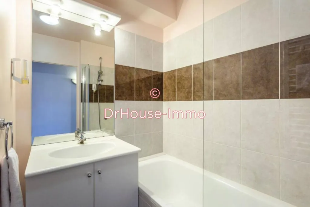 Salles de bain - Studio avec Bail Commercial à Carrières-sous-Poissy