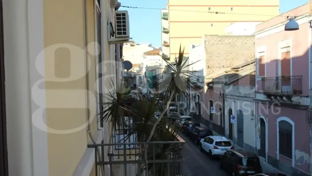 Välivaade - Refurbished Triplex with Balcony in Catania