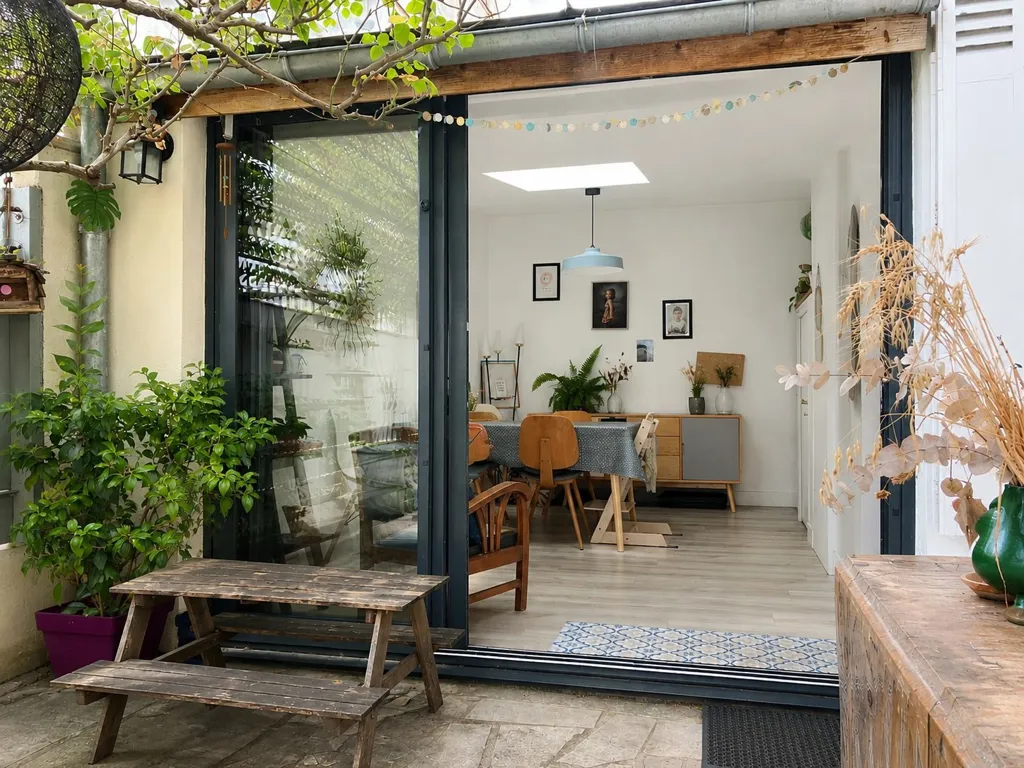 Terrasse - Maison Familiale avec Cour au Calme à Tours