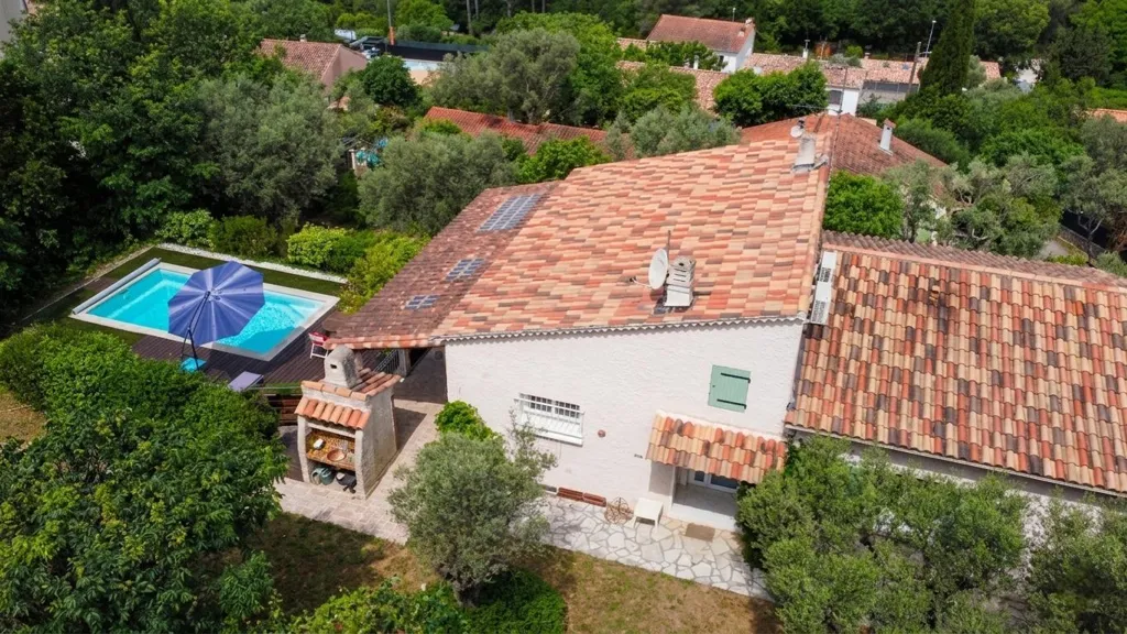 Õhuvaade - Luxury Villa with Mountain View in Toulon
