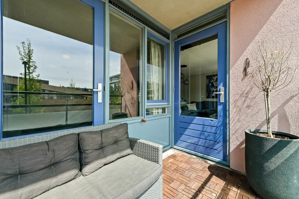 Balcon - Galerij Flat with South-Facing Balcony in Maassluis