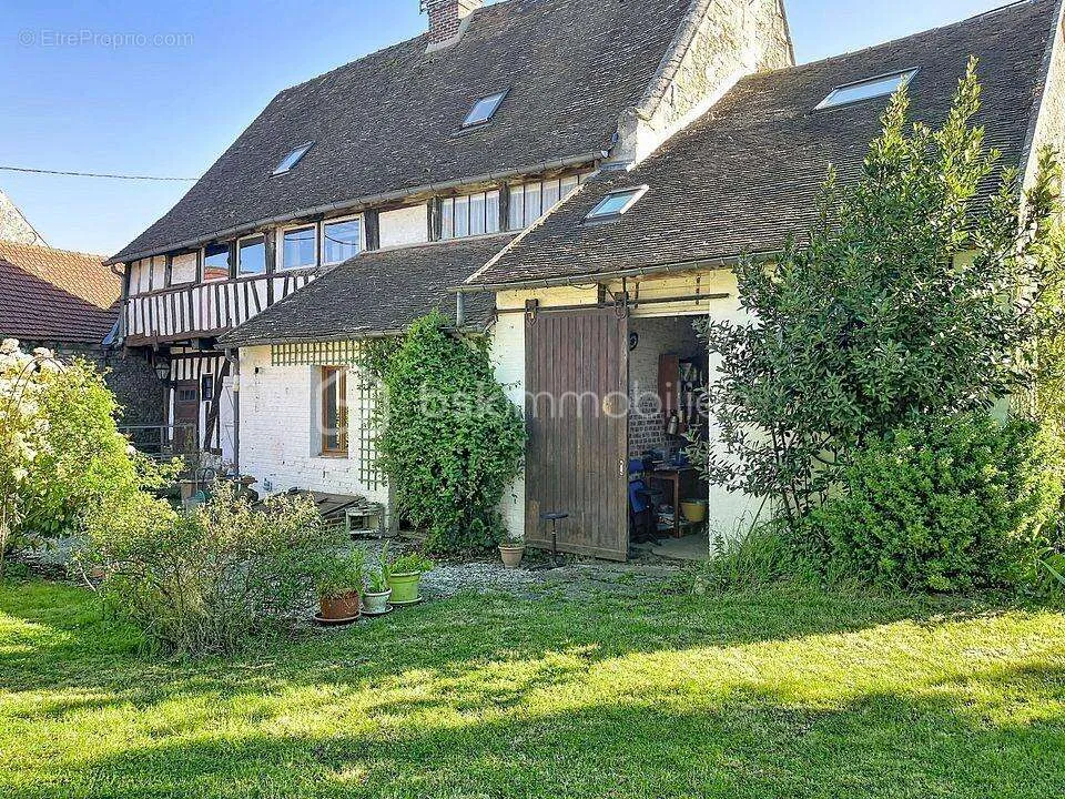 Exterior - Historic 7-Piece House near Chambly