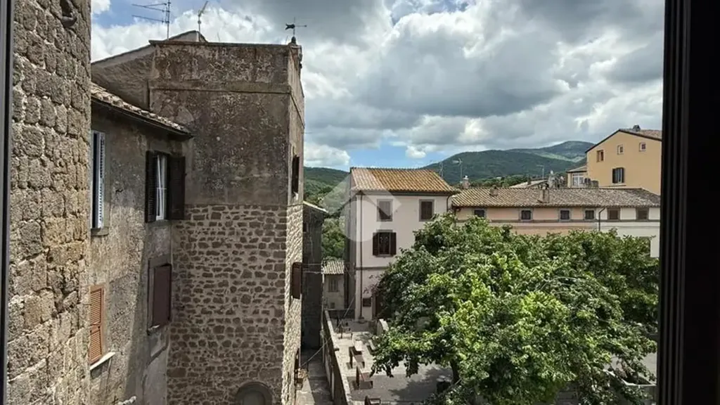 Balcone - Historic Apartments with Piazza View in Bagnaia
