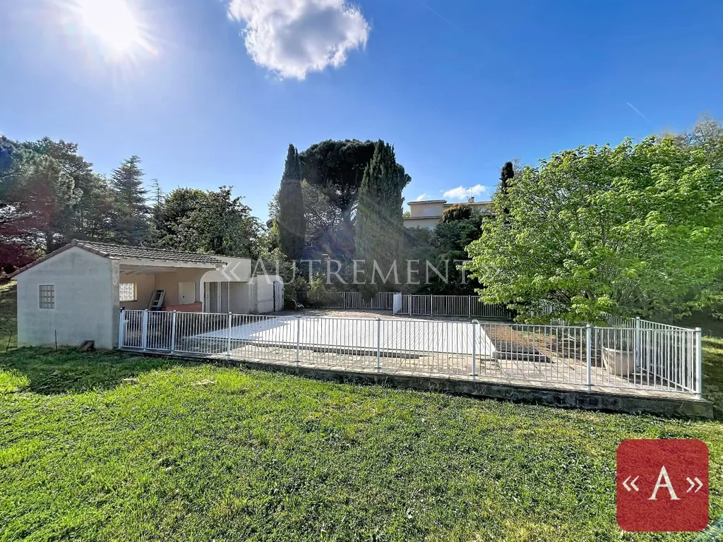 Aed - Architectural House with Panoramic Park View