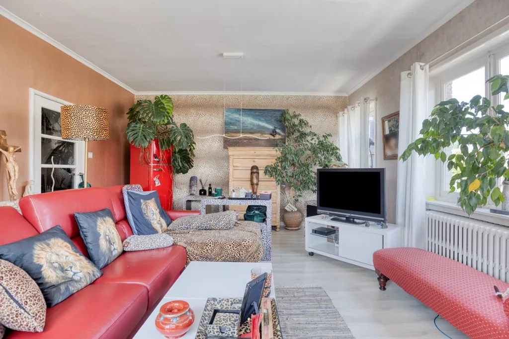 Séjour - Mixed-Use Property with Private Drive in Bruges