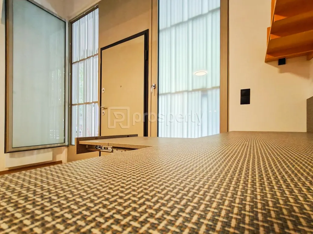 Balcon - Fully Renovated Apartment with City View in Kypseli