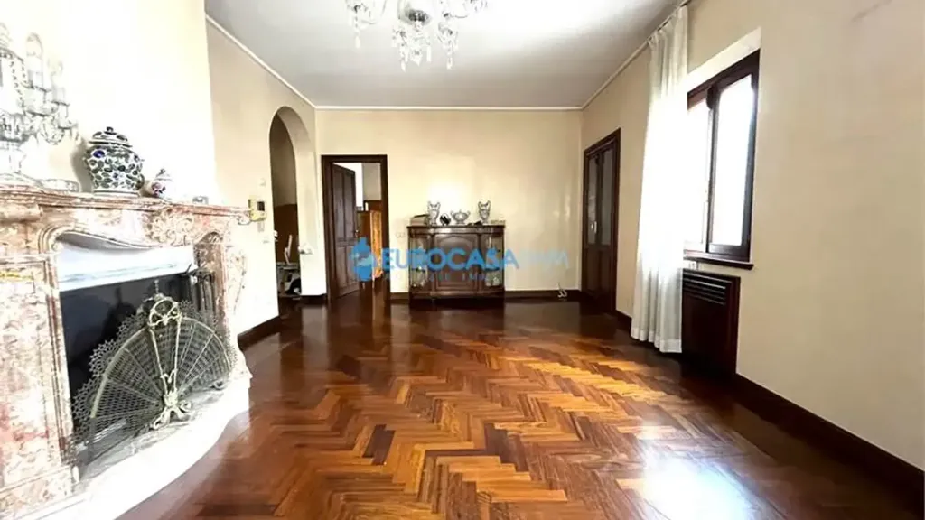 Living Room - Villa with Private Garden in Rolo Historic Centre