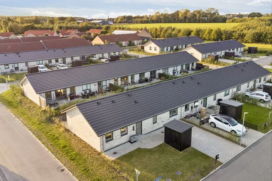 Õhuvaade - Modern Rowhouses with Eco-Friendly Design in Tureby