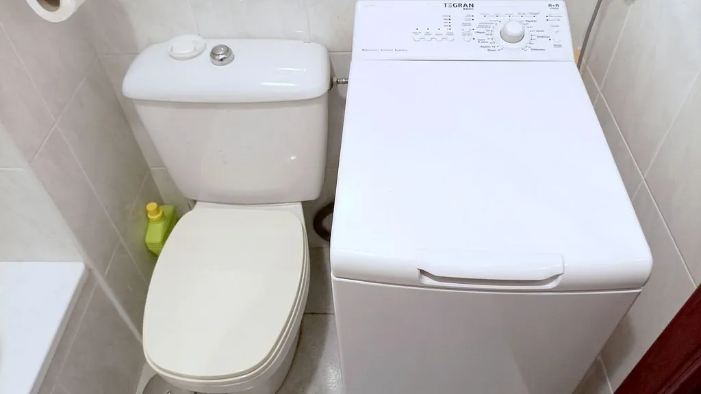 Bathrooms - Studio with Terrace in San Antonio - Las Arenas