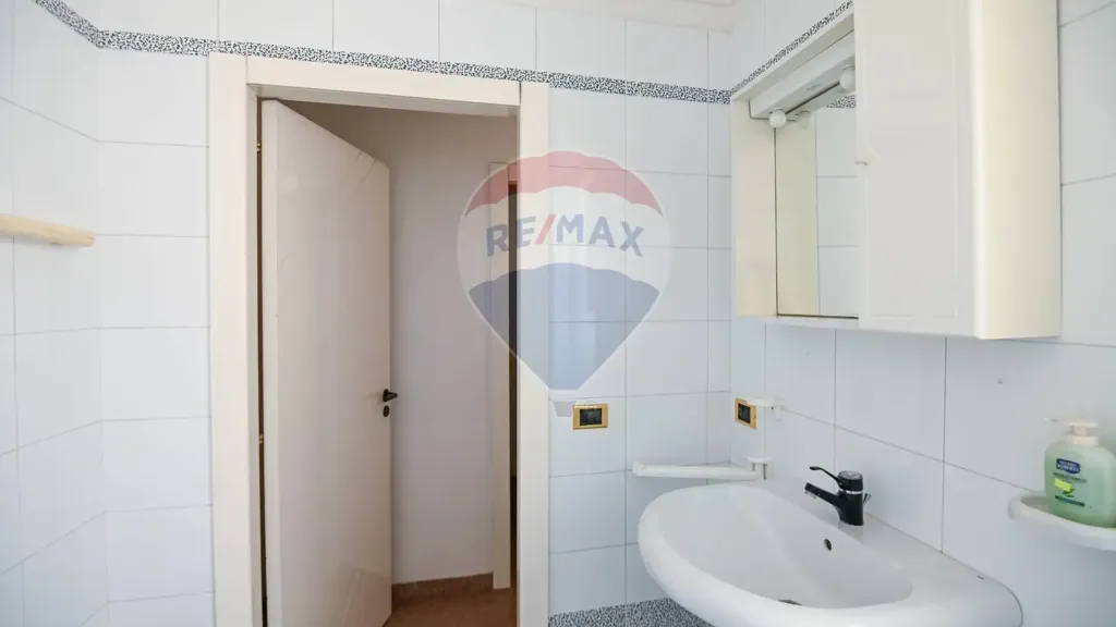Bagni - Casa indipendente con garage a Comiso
