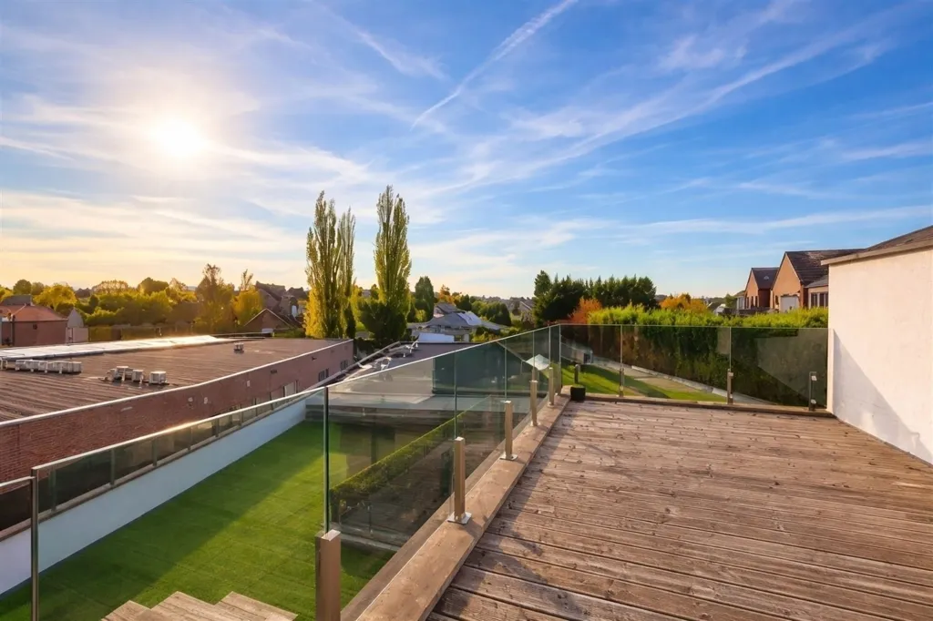 Terrass - Renovated Triplex with Terraces in Joli-Bois, Waterloo