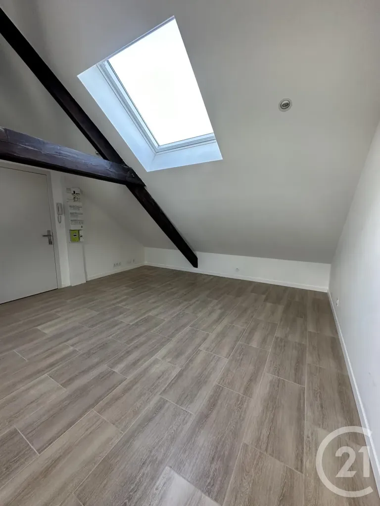 Pièces - Appartement Mansardé Refait à Neuf à Montluçon