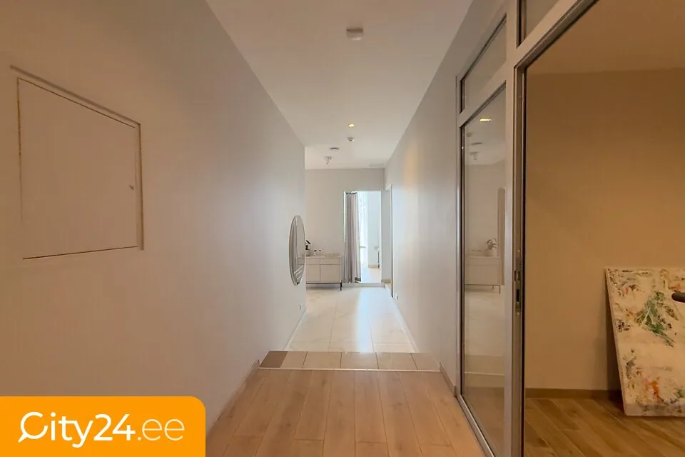 Entrée - Commercial Space with Flexible Layout in Riga