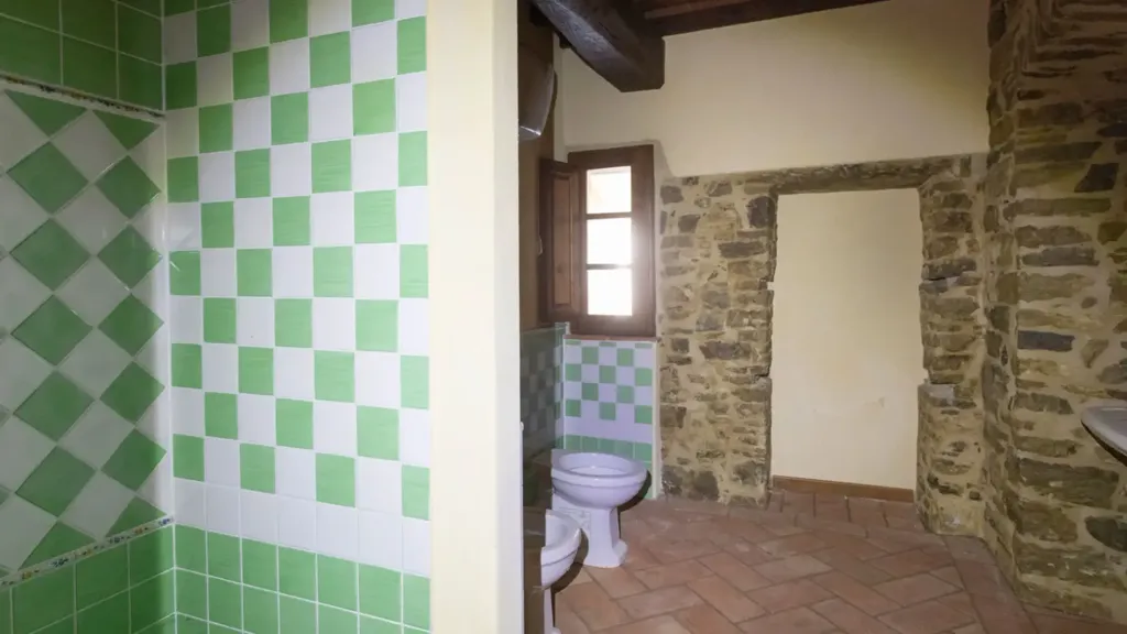 Bathrooms - Casale with Pool in Gaiole in Chianti